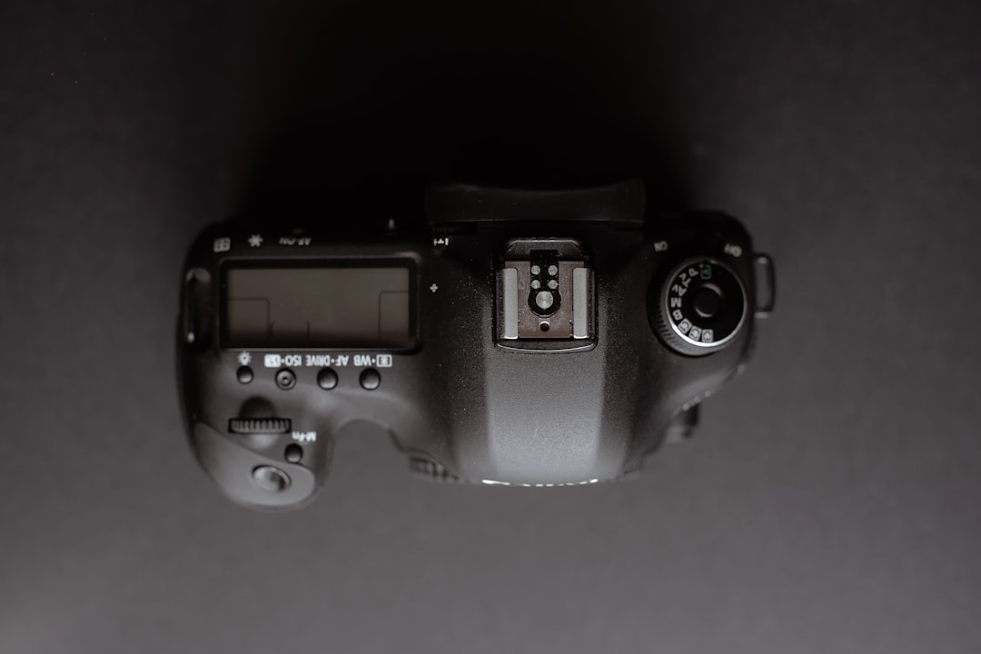 découvrez comment maîtriser les réglages manuels de votre appareil photo pour capturer des images parfaitement exposées et créatives.