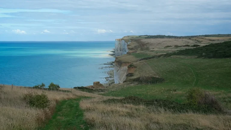 Voyager en Normandie LGBT: adresses inclusives et escapades